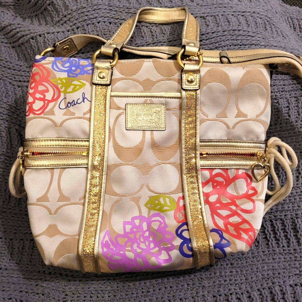 Like New Coach XL Purse with fun design! Long shoulder strap and 2 handle straps